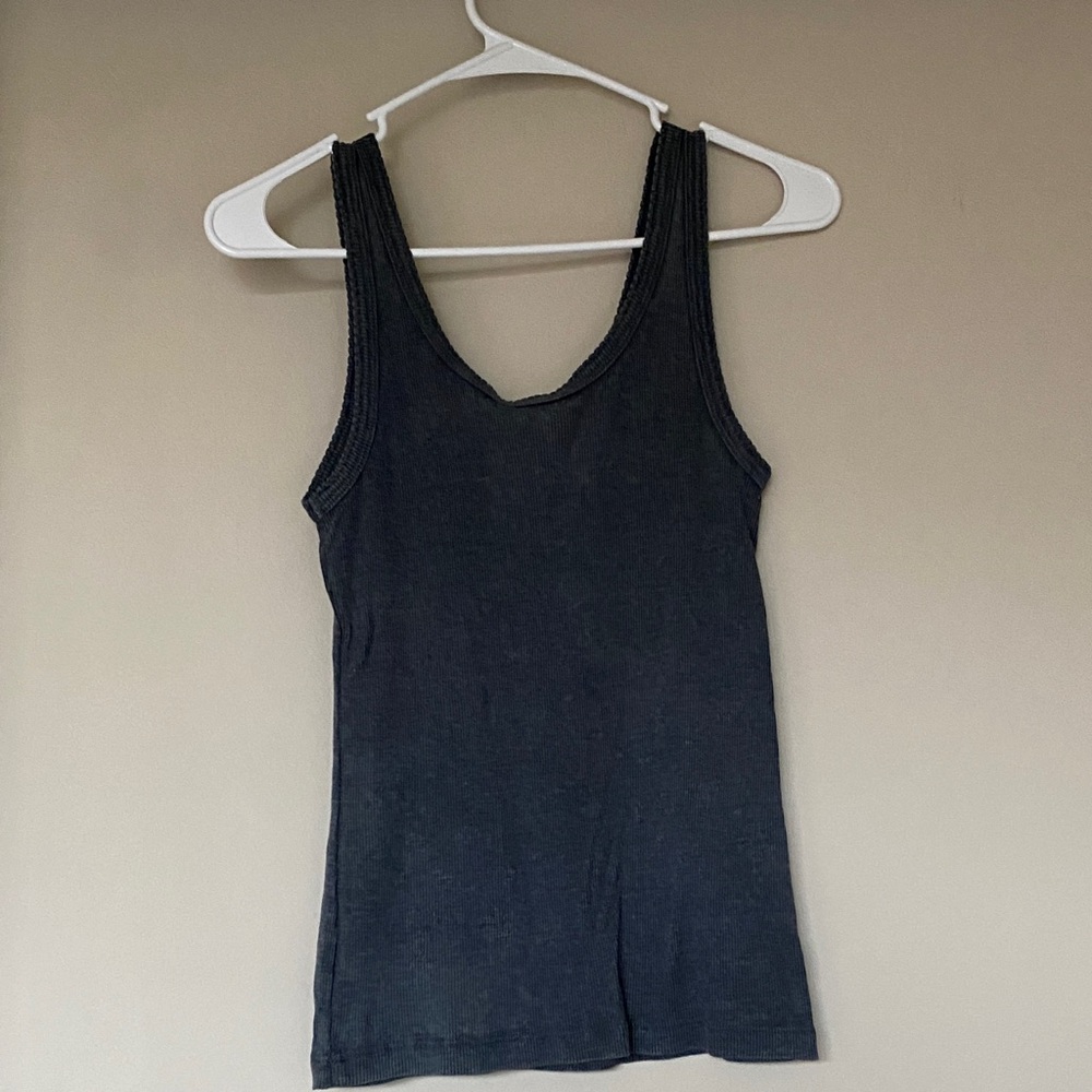Classic Gray Sleeveless Henley Tank Top - Picture 3 of 3